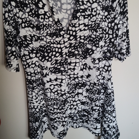 Chaus black & white tunic, drapes nicely M, EUC - Picture 1 of 2